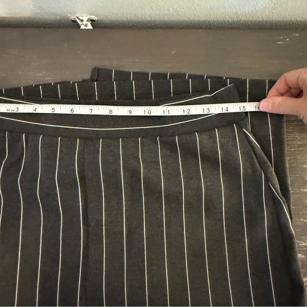 By Design Gray Pinstripe Pencil Skirt Size L Stretch Women - Picture 5 of 8